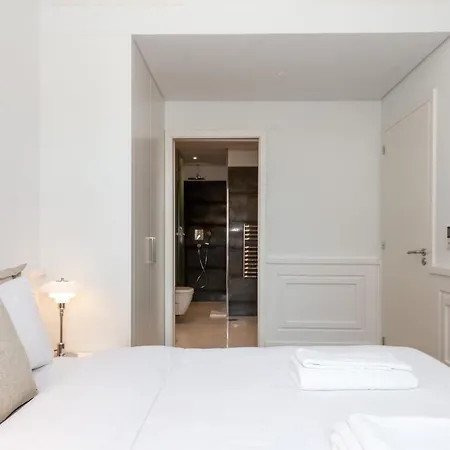 The Boulevard By The Good Neighbour In Лиссабон