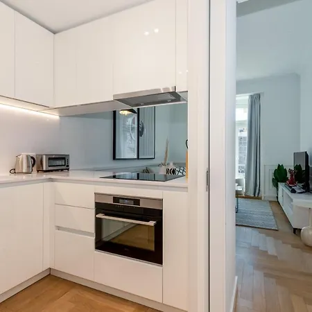 The Boulevard By The Good Neighbour In * Лиссабон