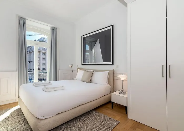 The Boulevard By The Good Neighbour In * Лиссабон