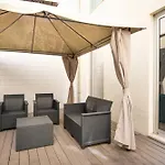 The Boulevard By The Good Neighbour In Apartman