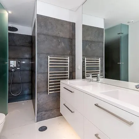 The Boulevard By The Good Neighbour In * 리스본